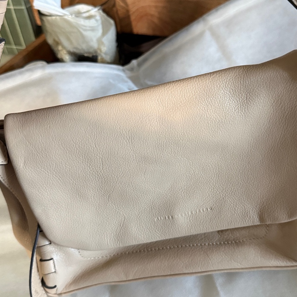 Elegant Tan Leather Shoulder Bag - Picture 17 of 17